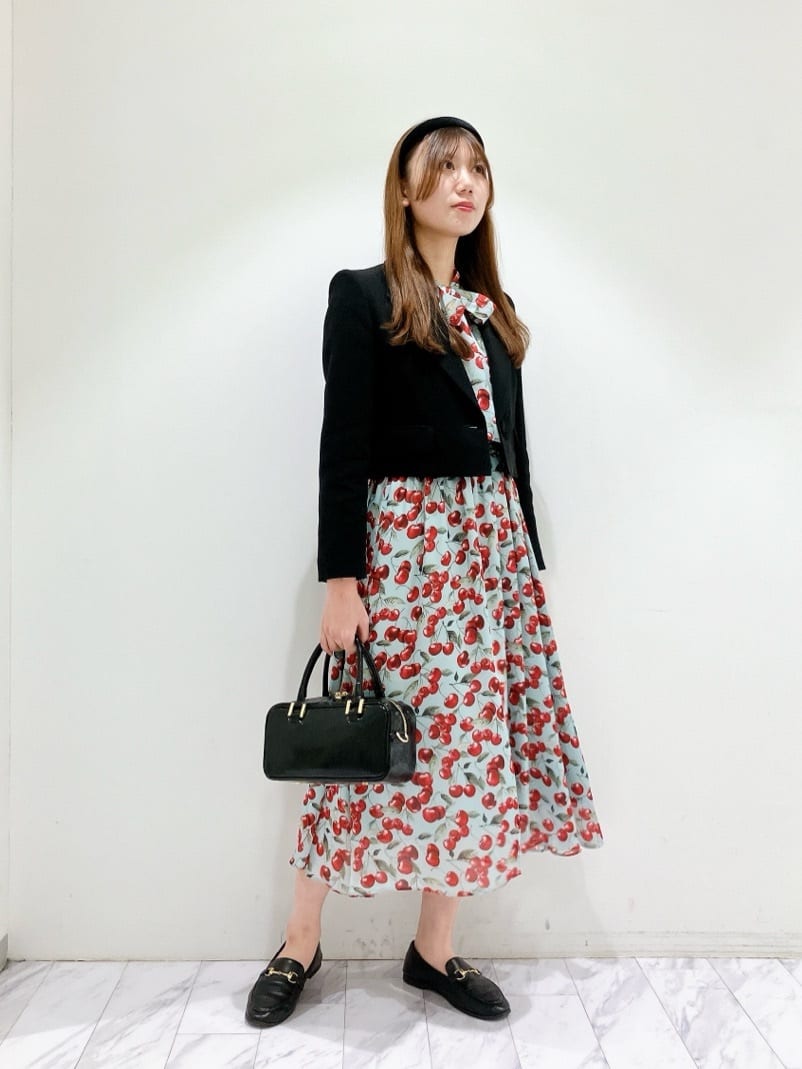 allurevilleの【LOULOU WILLOUGHBY】ダブルクロスショートジャケットを使ったコーディネートを紹介します。｜Rakuten Fashion(楽天ファッション／旧楽天ブランドアベニュー)6849817