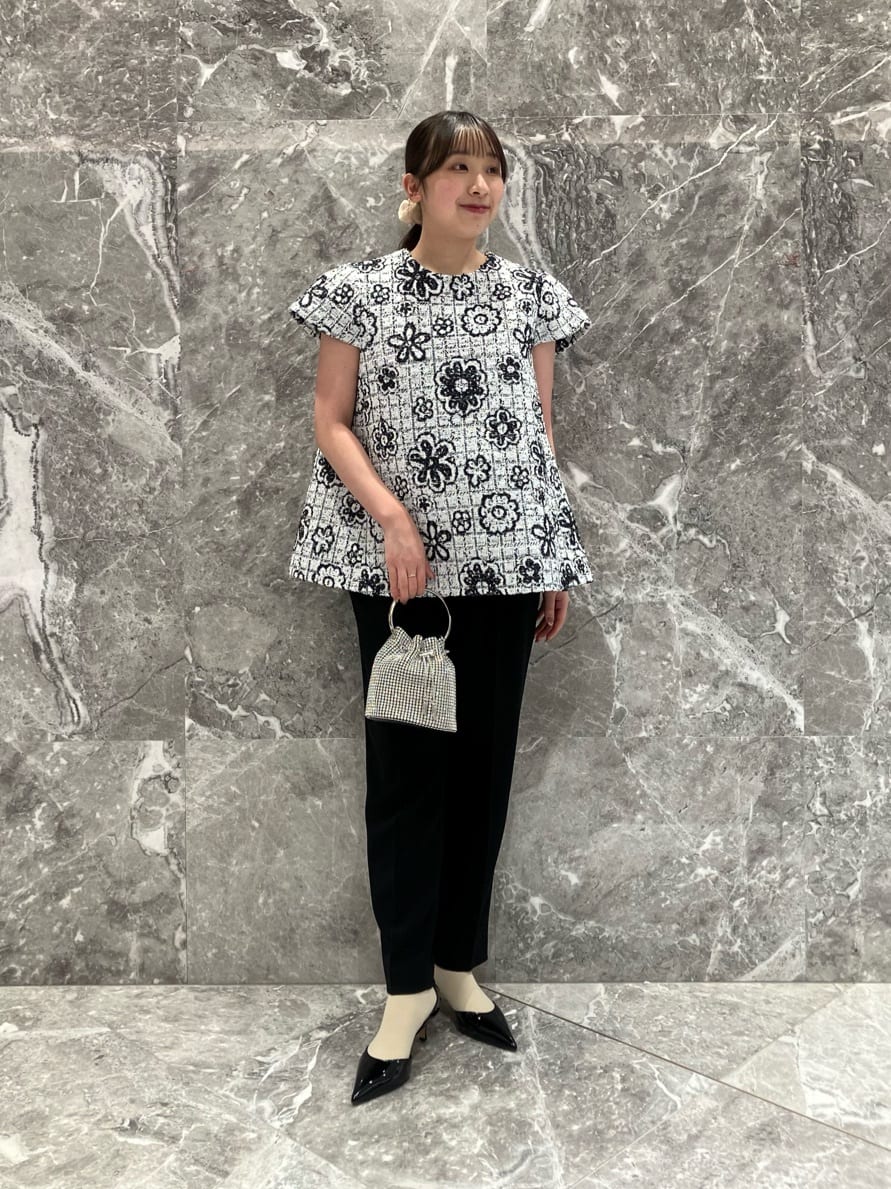 allurevilleの【LOULOU WILLOUGHBY】MALHIA ツイードプルオーバーを使ったコーディネートを紹介します。｜Rakuten Fashion(楽天ファッション／旧楽天ブランドアベニュー)6856463