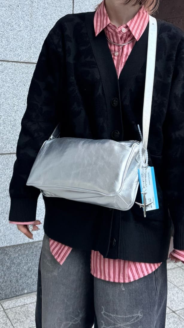 ear PAPILLONNERの《本革/超軽量280g/全骨格◎》ミニスワローマチショルダーバッグを使ったコーディネートを紹介します。｜Rakuten Fashion(楽天ファッション／旧楽天ブランドアベニュー)6864309