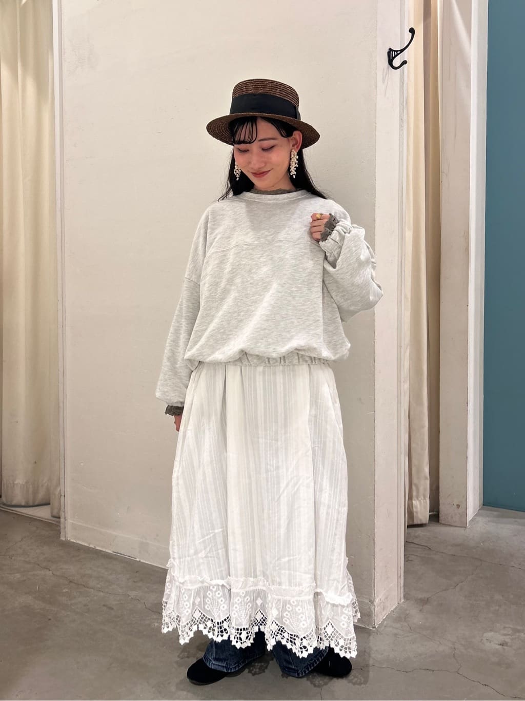 Samansa Mos2の【WHITE COLLECTION】スカラップ刺繍キャミワンピースを