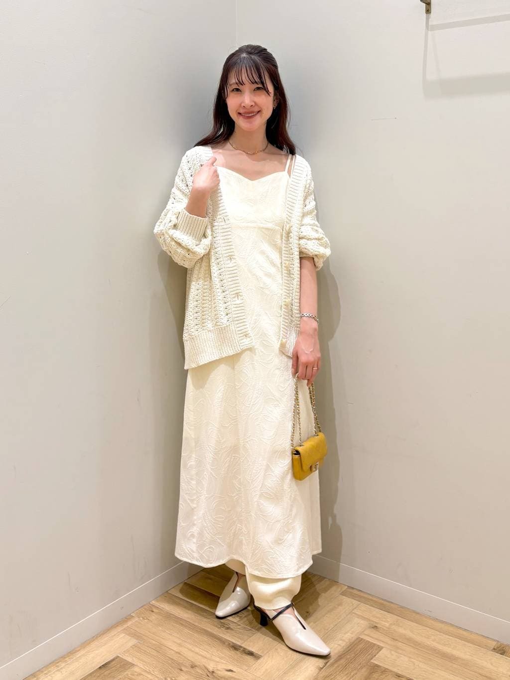mysty womanのフラワージャガードキャミワンピースを使ったコーディネートを紹介します。｜Rakuten Fashion(楽天ファッション／旧楽天ブランドアベニュー)6867127