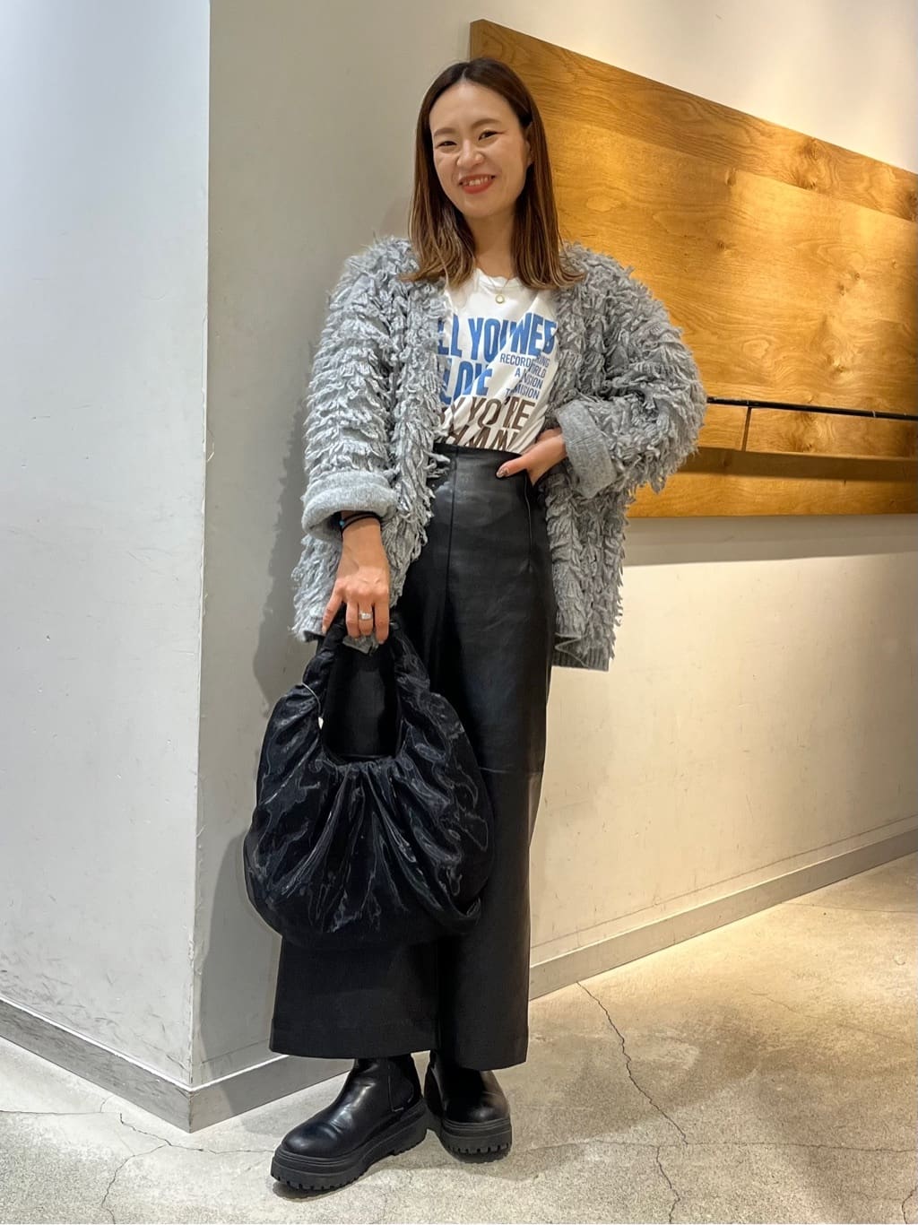 FREAK’S STOREのフェイクレザー スリットスカート 24AWを使ったコーディネートを紹介します。｜Rakuten Fashion(楽天ファッション／旧楽天ブランドアベニュー)6881166