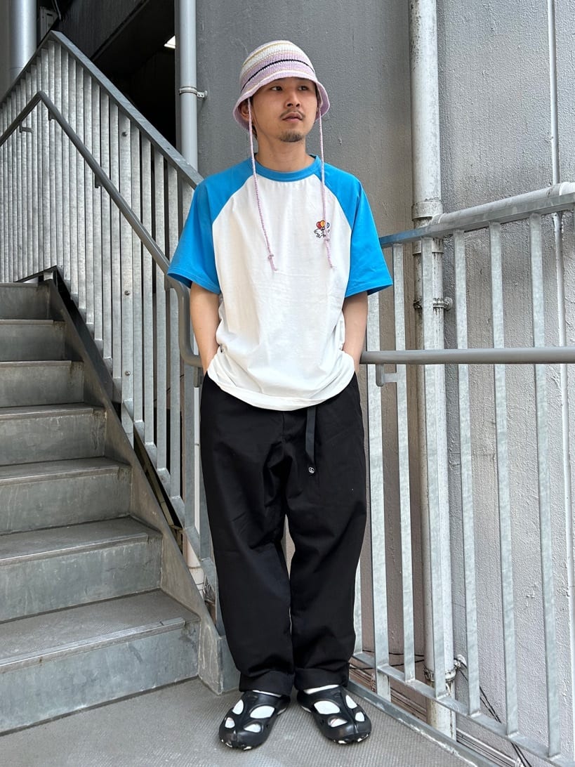 FREAK’S STOREのFREAK'S STORE OUTDOORS/フリークスアウトドアーズ ワイドシルエット クライミングパンツ/デニム/チノ【限定展開】  26SSを使ったコーディネートを紹介します。｜Rakuten Fashion(楽天ファッション／旧楽天ブランドアベニュー)6881426