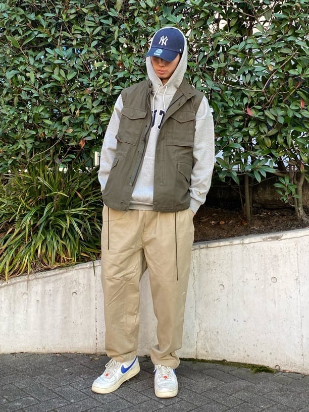 FREAK’S STOREのEasy Chino Pants IIを使ったコーディネートを紹介します。｜Rakuten Fashion(楽天ファッション／旧楽天ブランドアベニュー)6882108