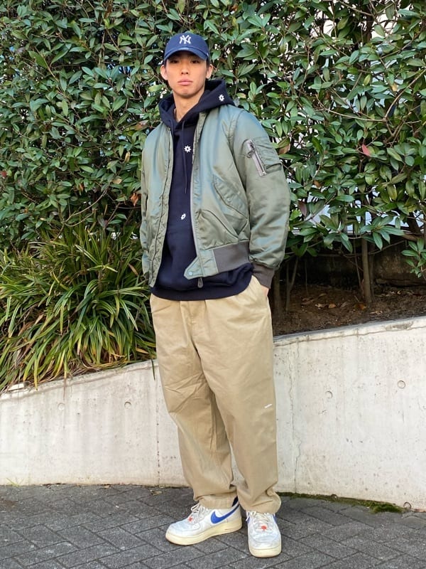 FREAK’S STOREのEasy Chino Pants IIを使ったコーディネートを紹介します。｜Rakuten Fashion(楽天ファッション／旧楽天ブランドアベニュー)6882109