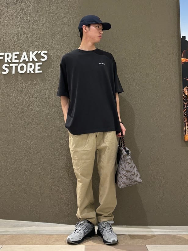 FREAK’S STOREのEasy Chino Pants IIを使ったコーディネートを紹介します。｜Rakuten Fashion(楽天ファッション／旧楽天ブランドアベニュー)6882171