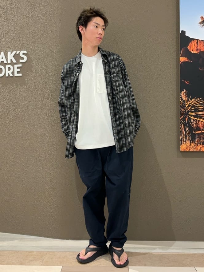 FREAK’S STOREのEasy Chino Pants IIを使ったコーディネートを紹介します。｜Rakuten Fashion(楽天ファッション／旧楽天ブランドアベニュー)6882317