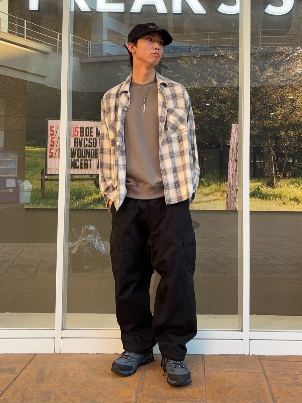 FREAK’S STOREの別注 6POCKET PANTSを使ったコーディネートを紹介します。｜Rakuten Fashion(楽天ファッション／旧楽天ブランドアベニュー)6882332