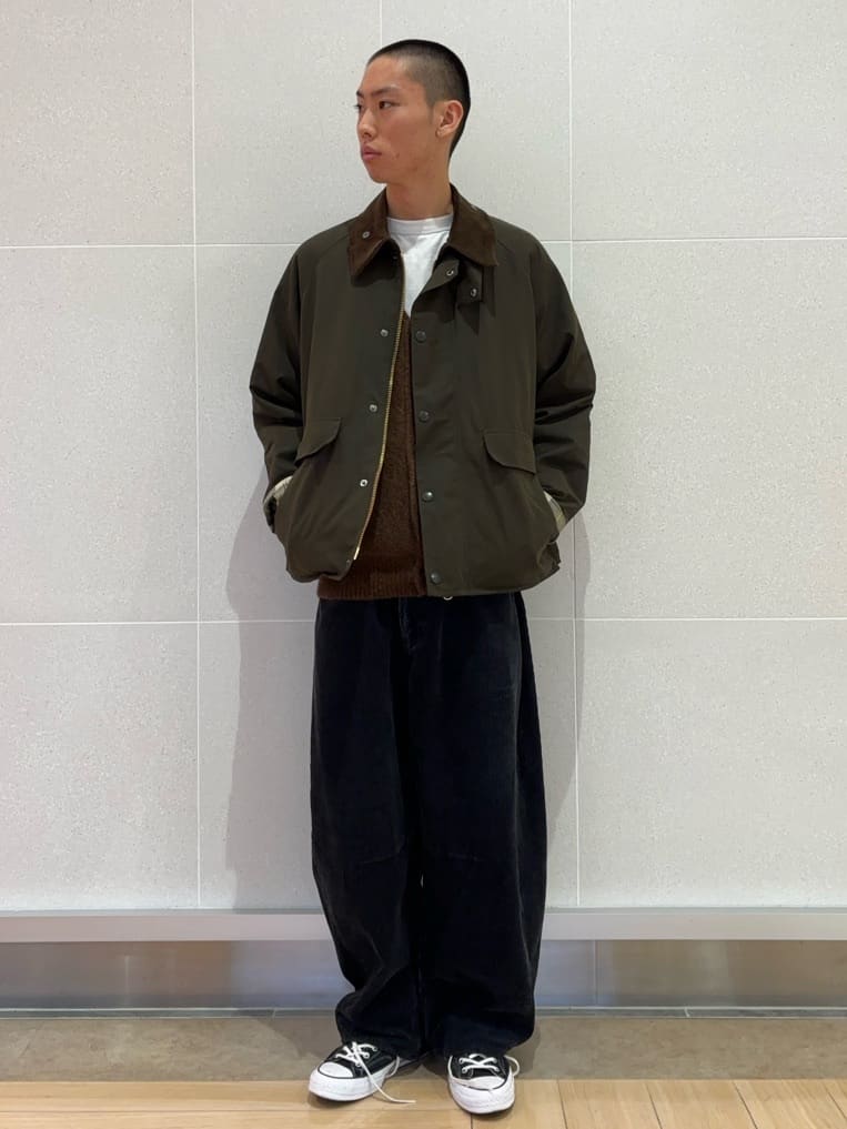 FREAK’S STOREのワイドシルエット ブリーチ加工 カーブ コーデュロイパンツ 24AWを使ったコーディネートを紹介します。｜Rakuten Fashion(楽天ファッション／旧楽天ブランドアベニュー)6882380