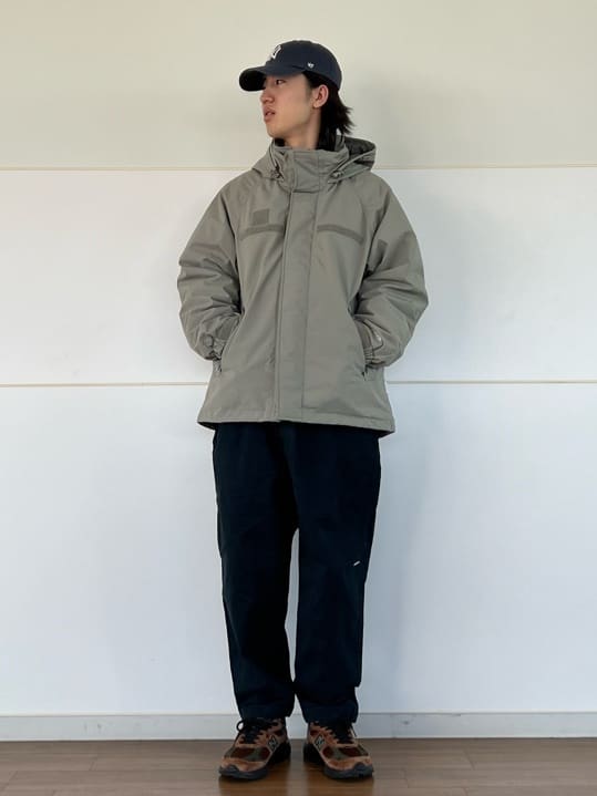 FREAK’S STOREのEasy Chino Pants IIを使ったコーディネートを紹介します。｜Rakuten Fashion(楽天ファッション／旧楽天ブランドアベニュー)6882751