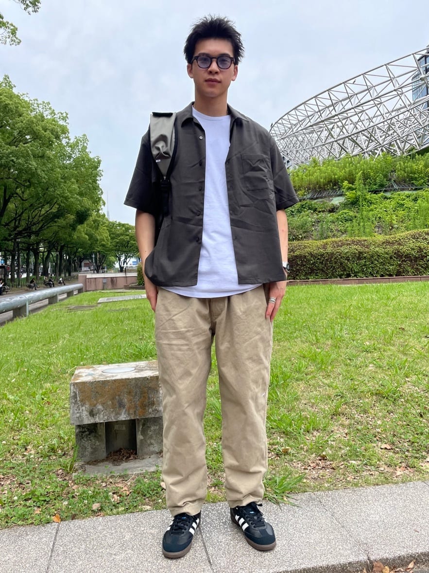 FREAK’S STOREのEasy Chino Pants IIを使ったコーディネートを紹介します。｜Rakuten Fashion(楽天ファッション／旧楽天ブランドアベニュー)6882934
