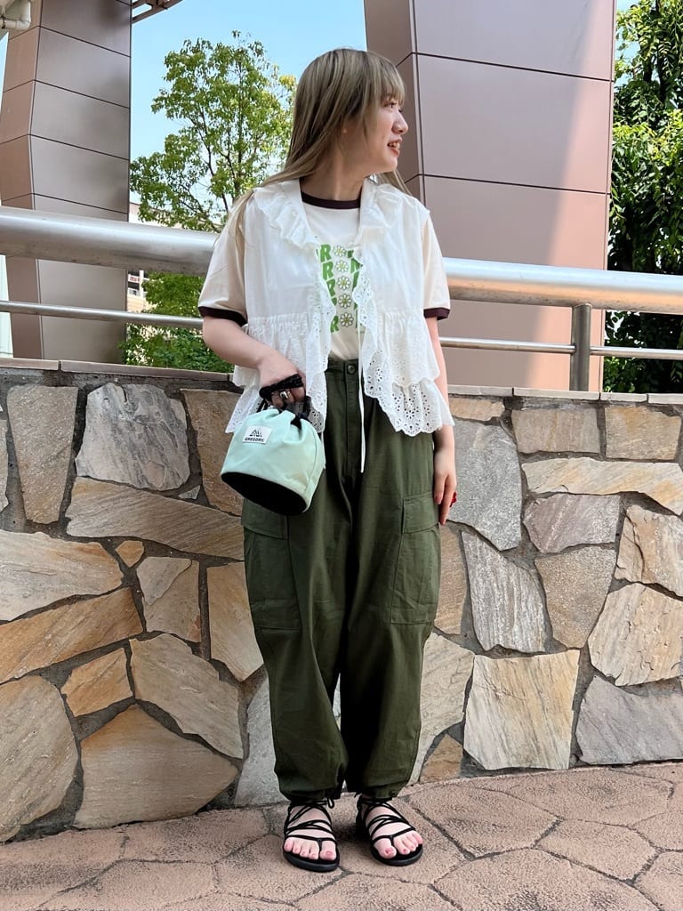 FREAK’S STOREの別注 6POCKET PANTSを使ったコーディネートを紹介します。｜Rakuten Fashion(楽天ファッション／旧楽天ブランドアベニュー)6883873