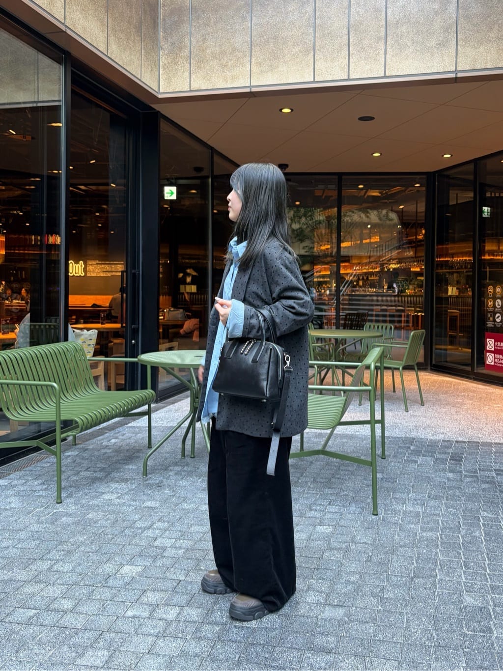 ear PAPILLONNERのスタッズボストンバッグを使ったコーディネートを紹介します。｜Rakuten Fashion(楽天ファッション／旧楽天ブランドアベニュー)6889275