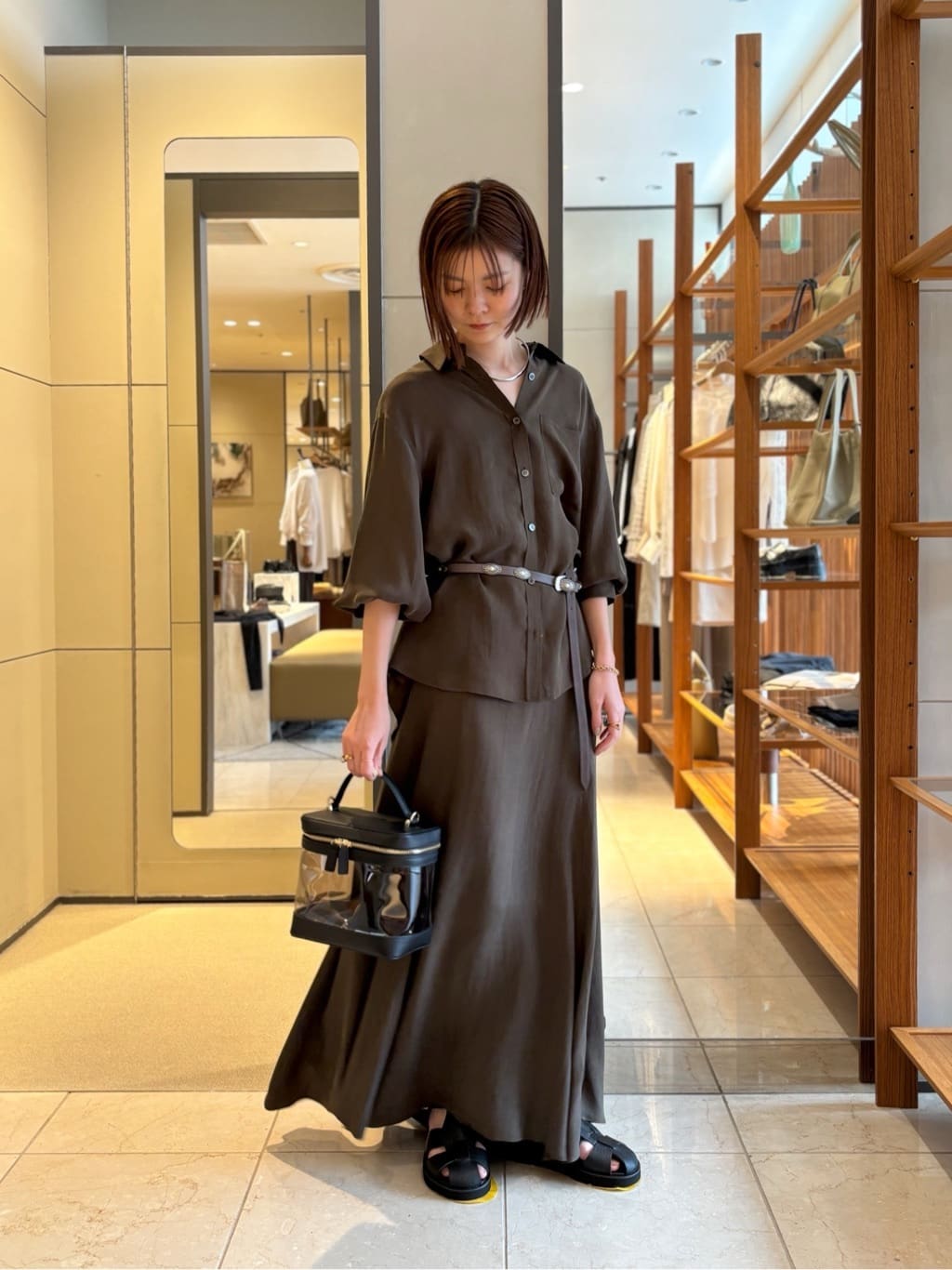 GALLARDAGALANTEの【洗練ブラウス】【2way】キュプラブラウスを使ったコーディネートを紹介します。｜Rakuten Fashion(楽天ファッション／旧楽天ブランドアベニュー)6896529