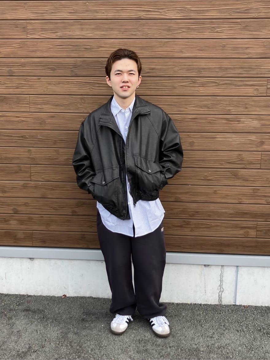FREAK’S STOREのウォッシュ加工 レザレッド スタンドカラー ジップアップ ショートブルゾンを使ったコーディネートを紹介します。｜Rakuten Fashion(楽天ファッション／旧楽天ブランドアベニュー)6897391
