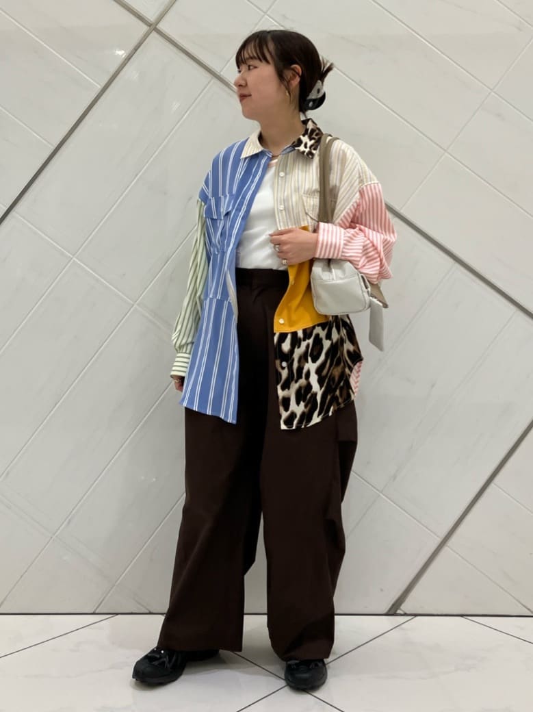 FREAK’S STOREのパッチワーク ビッグシャツを使ったコーディネートを紹介します。｜Rakuten Fashion(楽天ファッション／旧楽天ブランドアベニュー)6901415