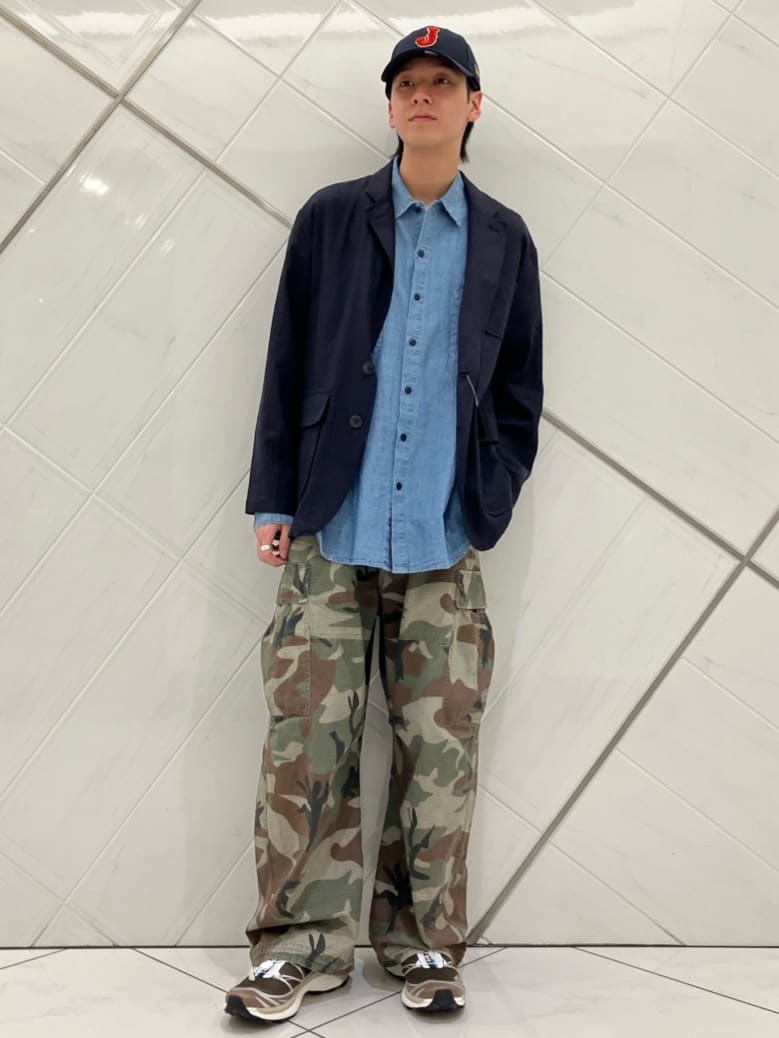 FREAK’S STOREのシャンブレー リラックスワーク ロングスリーブシャツを使ったコーディネートを紹介します。｜Rakuten Fashion(楽天ファッション／旧楽天ブランドアベニュー)6904558