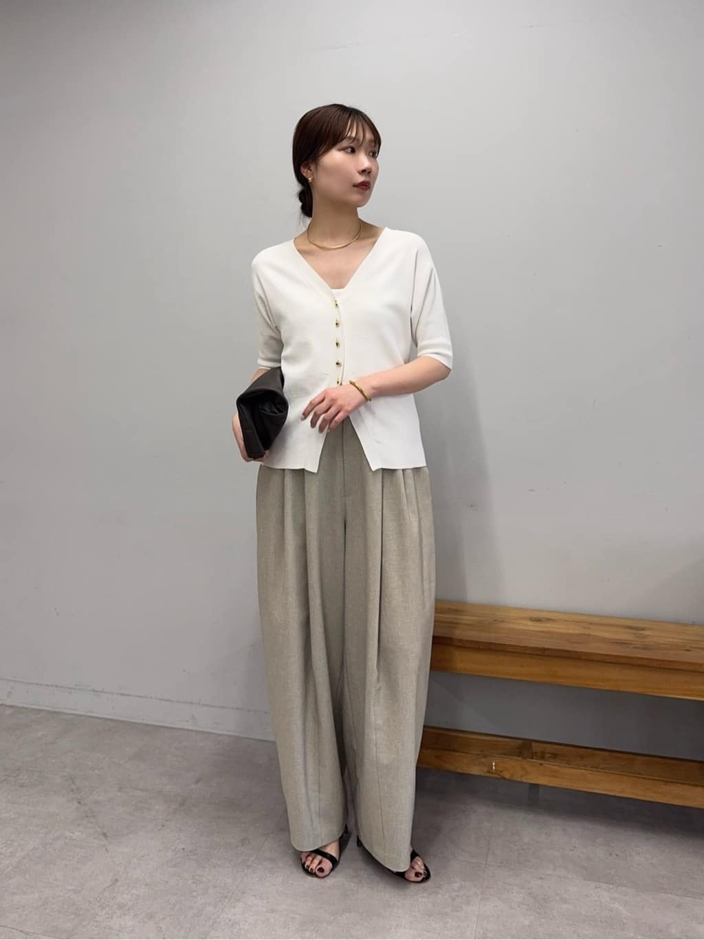 GALLARDAGALANTEの【手洗い可】ペプラムニットカーデを使ったコーディネートを紹介します。｜Rakuten Fashion(楽天ファッション／旧楽天ブランドアベニュー)6905007