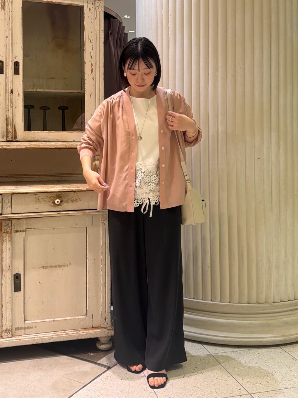BEARDSLEY | 《追加検討中》裾レースカットソー | Rakuten Fashion