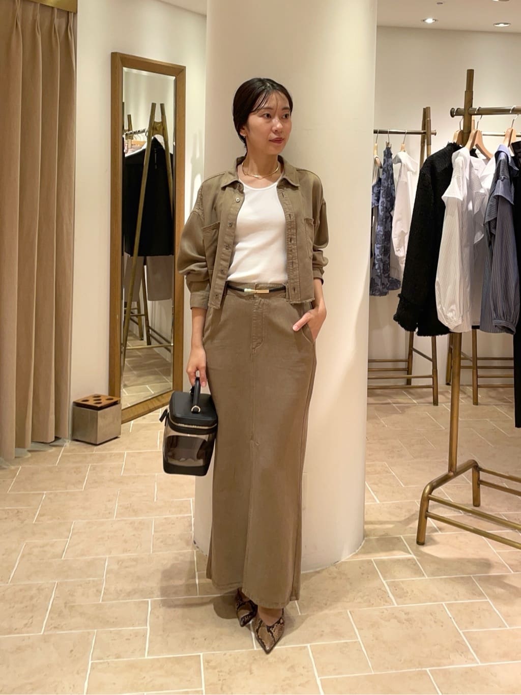 GALLARDAGALANTEの【セットアップ対応】リヨセルスリットスカートを使ったコーディネートを紹介します。｜Rakuten Fashion(楽天ファッション／旧楽天ブランドアベニュー)6908972
