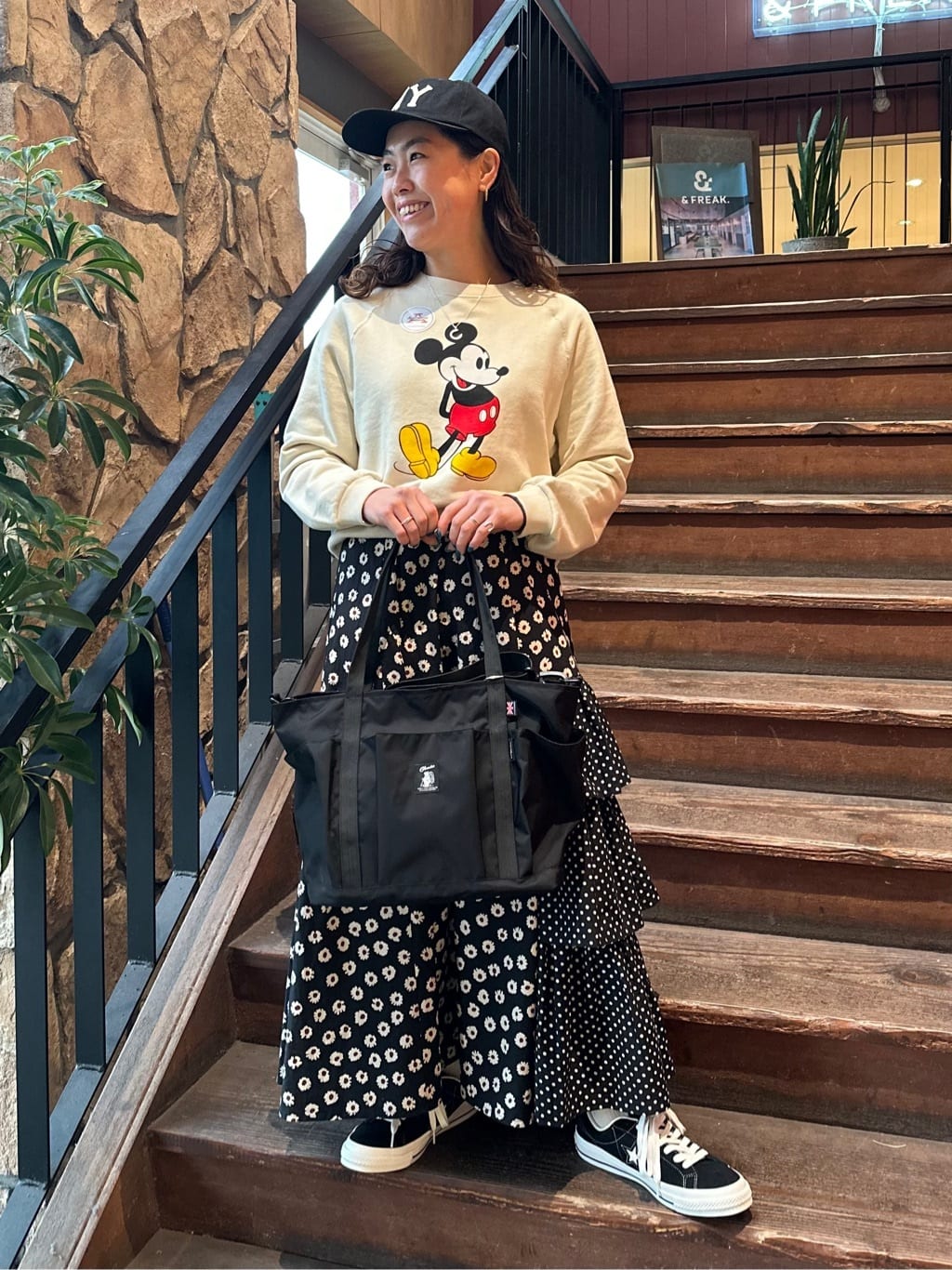 FREAK’S STOREの【MICKEY MOUSE】ヴィンテージライク プリントスウェットを使ったコーディネートを紹介します。｜Rakuten Fashion(楽天ファッション／旧楽天ブランドアベニュー)6910379