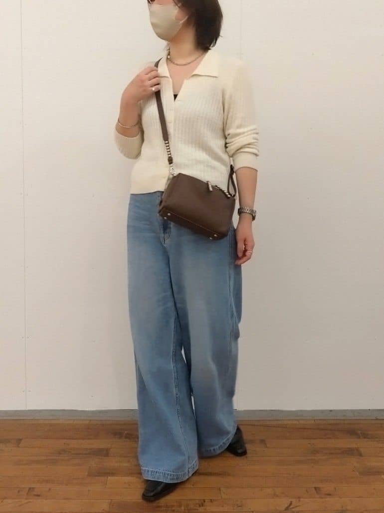 ear PAPILLONNERの【ほし企画】スタッズポシェット/ショルダーバッグを使ったコーディネートを紹介します。｜Rakuten Fashion(楽天ファッション／旧楽天ブランドアベニュー)6911831
