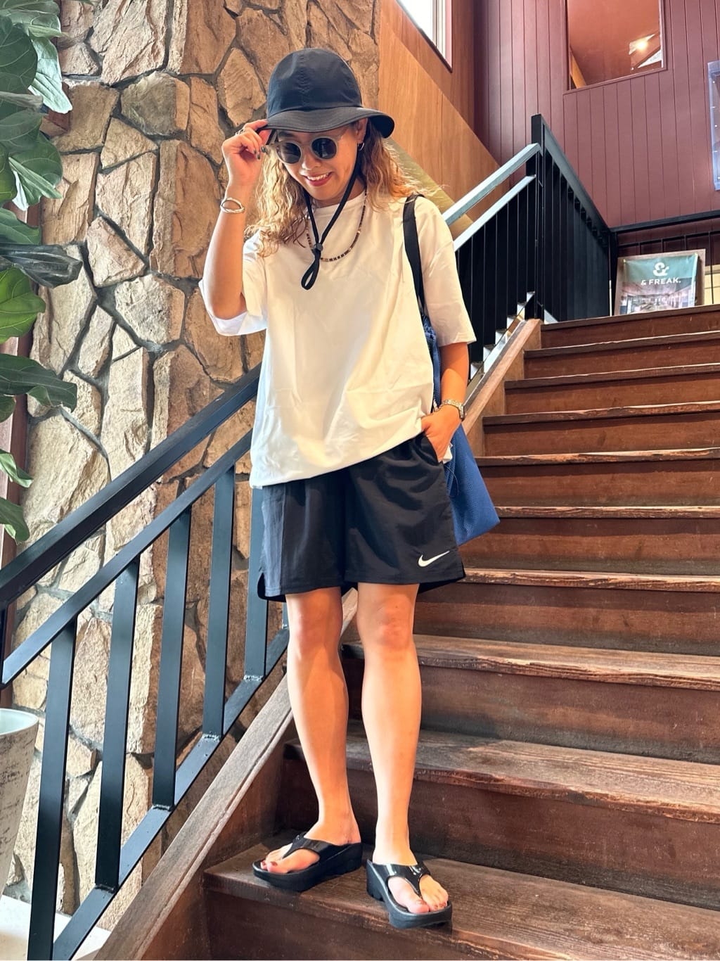 FREAK’S STOREのローソン×FREAK'S STORE リラックスフィット ラッシュガード クルーネックTシャツ 24SSを使ったコーディネートを紹介します。｜Rakuten Fashion(楽天ファッション／旧楽天ブランドアベニュー)6917783