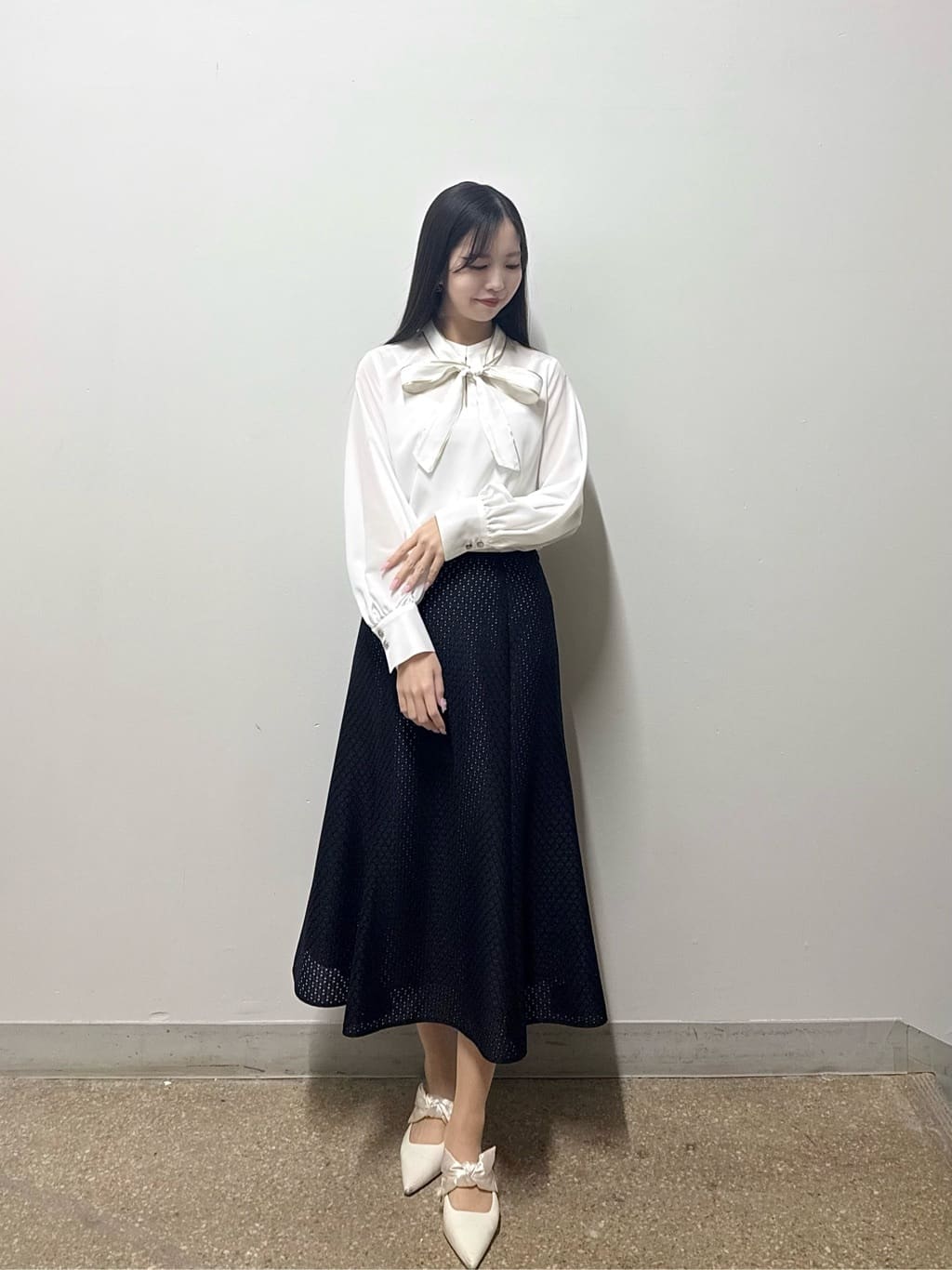 Viaggio Bluのフェミニッシュデシンブラウスを使ったコーディネートを紹介します。｜Rakuten Fashion(楽天ファッション／旧楽天ブランドアベニュー)6930343