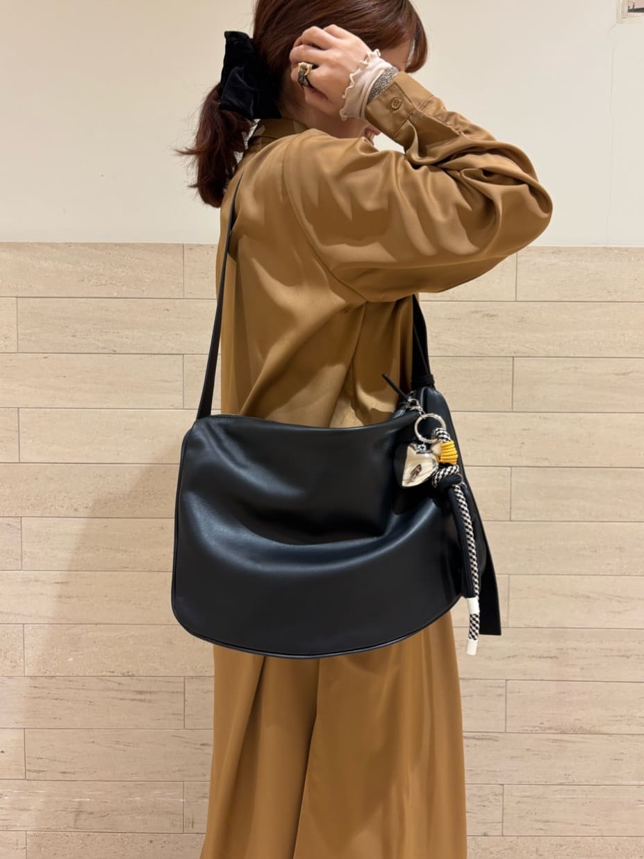 ear PAPILLONNERの《本革/470g》スワロ-マチショルダーバッグを使ったコーディネートを紹介します。｜Rakuten Fashion(楽天ファッション／旧楽天ブランドアベニュー)6935214
