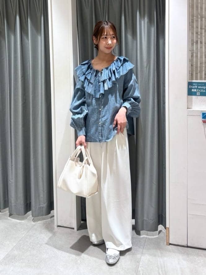 DOUDOU | ライトデニムフリルブラウス | Rakuten Fashion(楽天