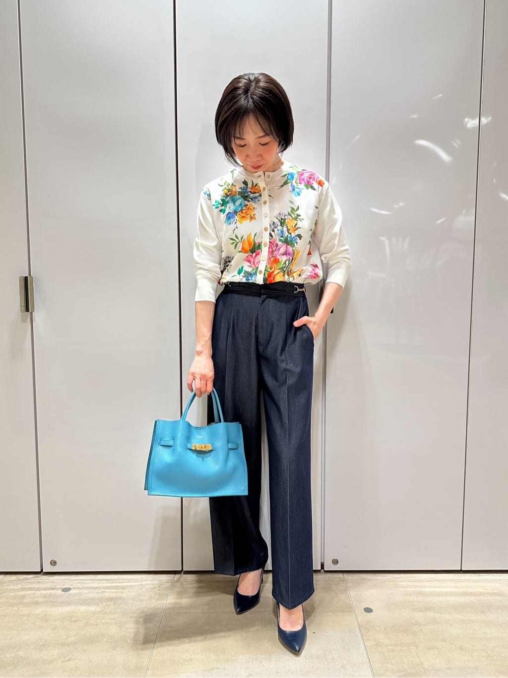 Viaggio Bluのオーロララメデニムパンツを使ったコーディネートを紹介します。｜Rakuten Fashion(楽天ファッション／旧楽天ブランドアベニュー)6935618