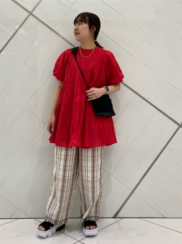 FREAK’S STOREのインドボイル バックオープン ティアードミニワンピースを使ったコーディネートを紹介します。｜Rakuten Fashion(楽天ファッション／旧楽天ブランドアベニュー)6938486