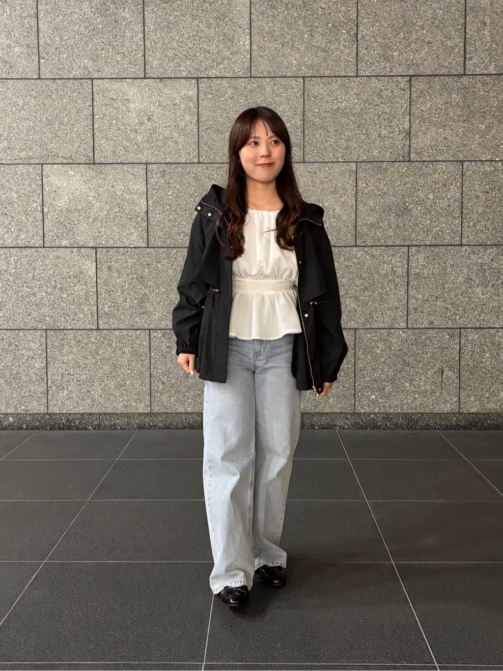 【ちょうど、いい服】毎日これ。週7ペプラムフーディブルゾン　オフホワイト Oggi・sweet掲載＞＜ちょうど、いい服＞毎日これ。週7ペプラムフーディ