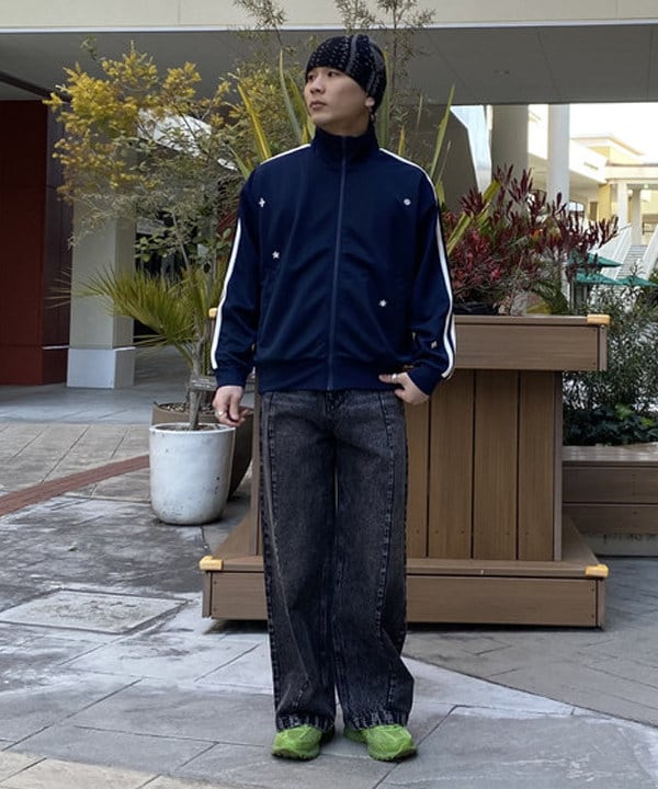 BEAMS HEARTのスタッズ エンブレム トラックジャケットを使った
