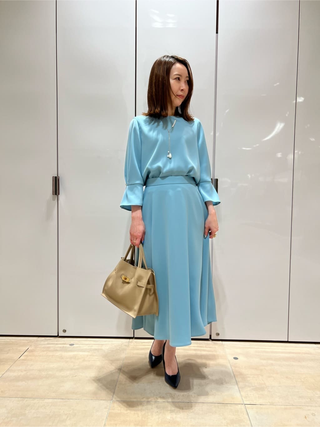 Viaggio Bluのダブルサテンスカートを使ったコーディネートを紹介します。｜Rakuten Fashion(楽天ファッション／旧楽天ブランドアベニュー)6940194