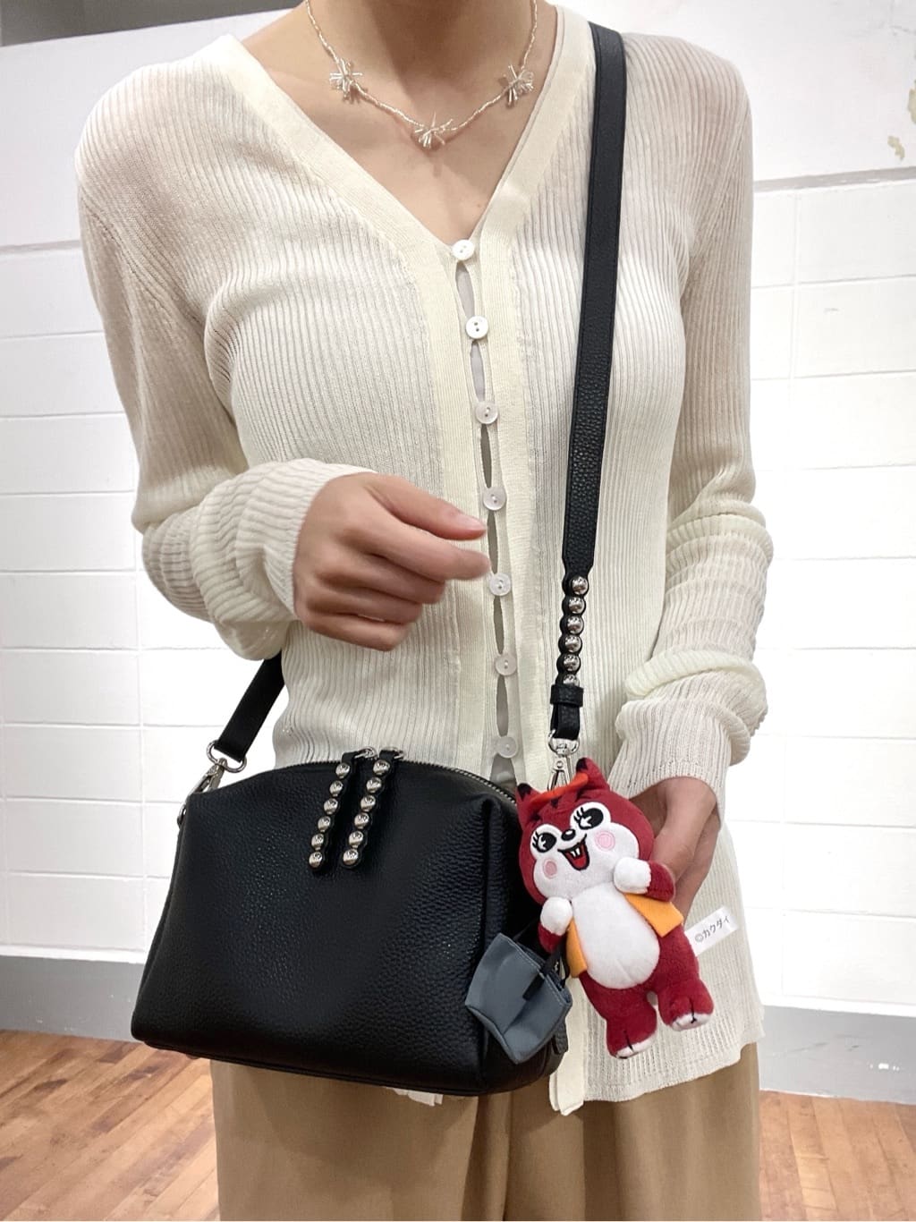 ear PAPILLONNERの【ほし企画】スタッズポシェット/ショルダーバッグを使ったコーディネートを紹介します。｜Rakuten Fashion(楽天ファッション／旧楽天ブランドアベニュー)6940695