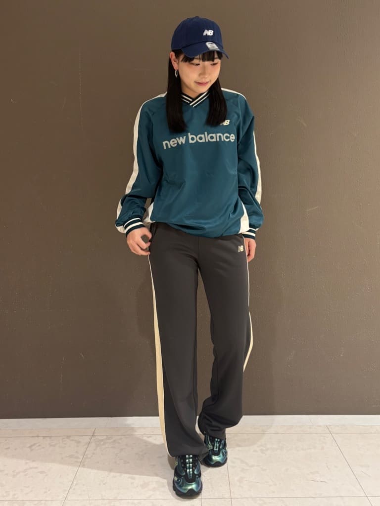 New Balance | サテンウーブンプルオーバー | Rakuten Fashion(楽天