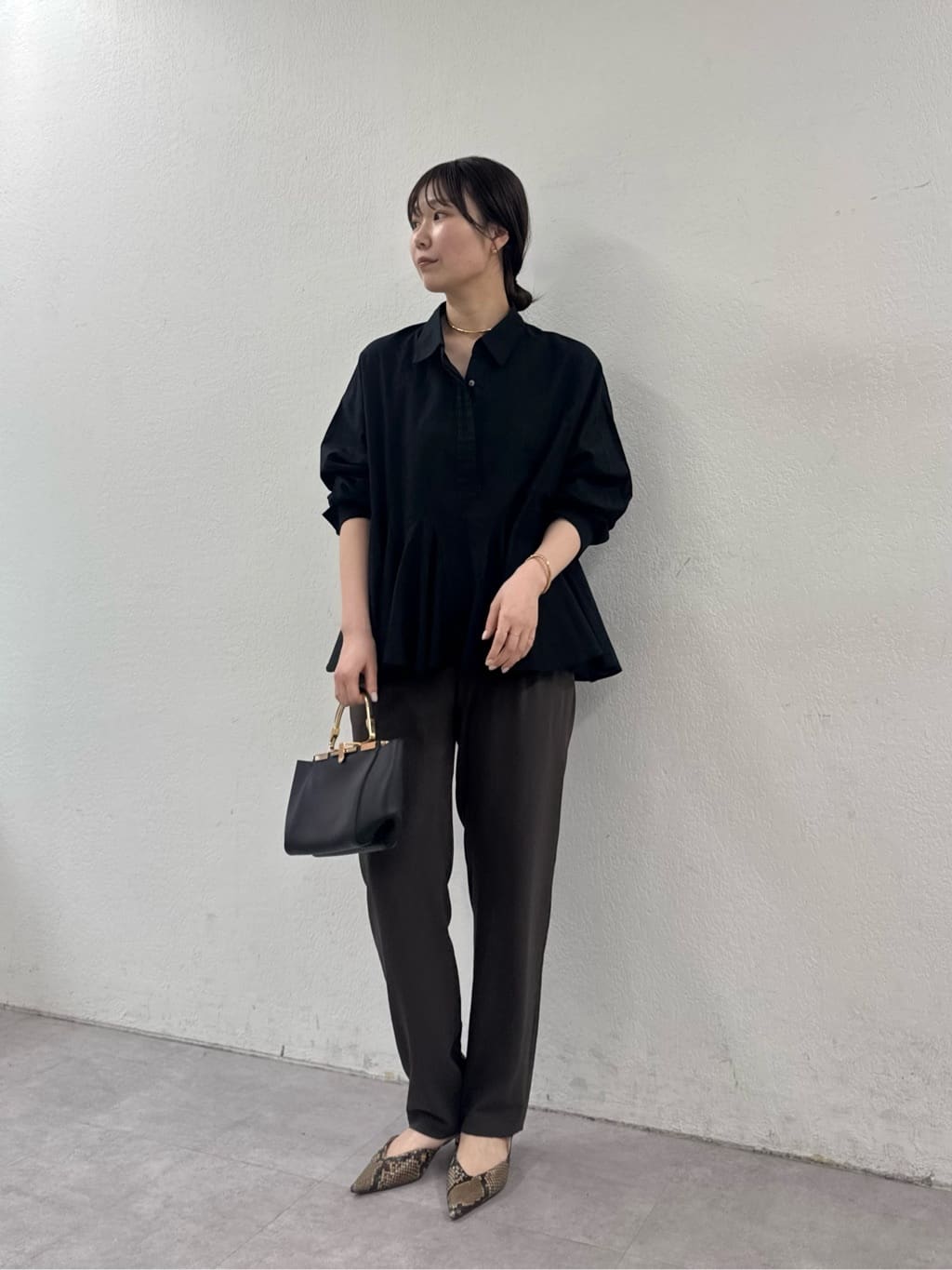 GALLARDAGALANTEのフレアブラウスを使ったコーディネートを紹介します。｜Rakuten Fashion(楽天ファッション／旧楽天ブランドアベニュー)6944940