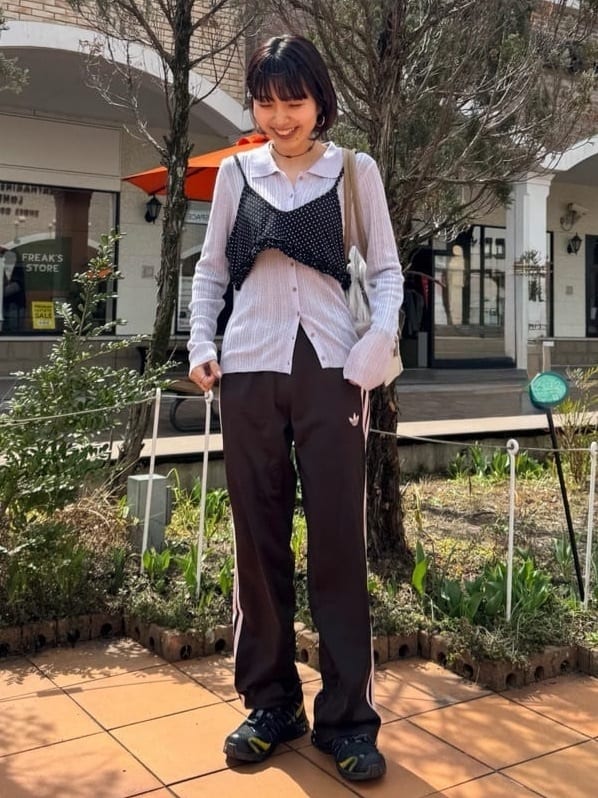 FREAK’S STOREのシアー リブニット ポロカーディガンを使ったコーディネートを紹介します。｜Rakuten Fashion(楽天ファッション／旧楽天ブランドアベニュー)6945619