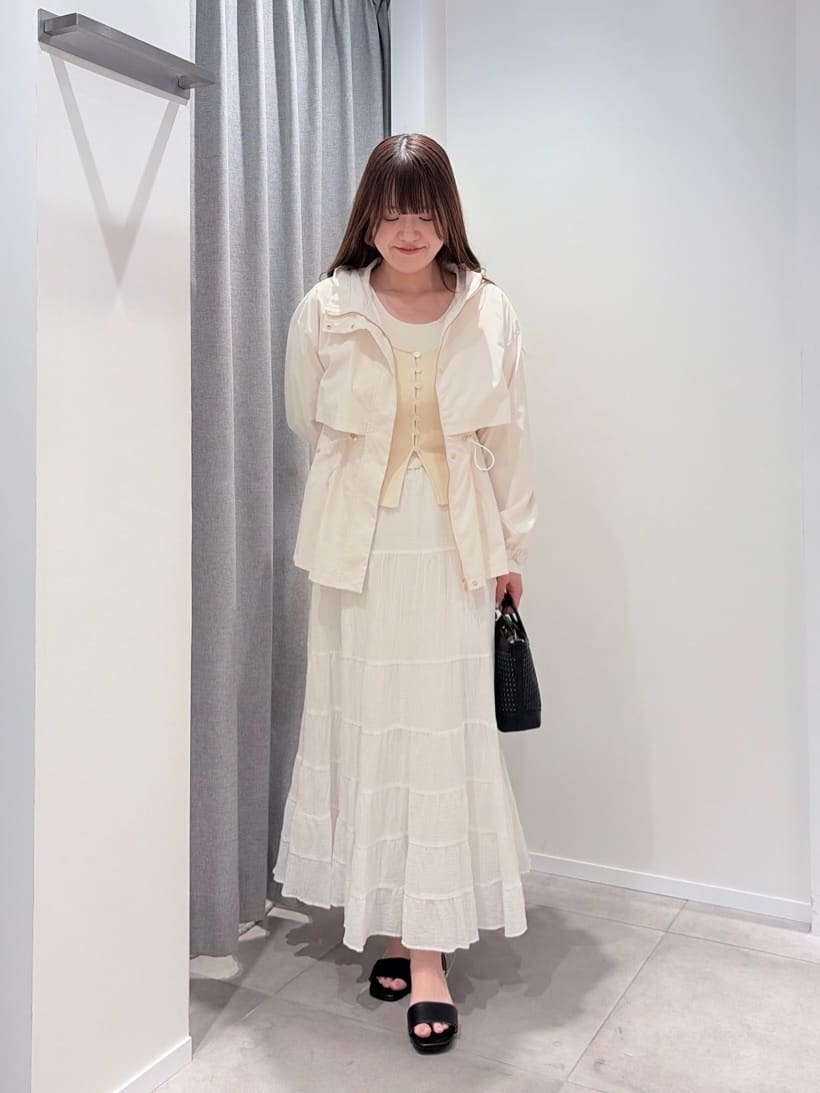 【ちょうど、いい服】毎日これ。週7ペプラムフーディブルゾン　オフホワイト Oggi・sweet掲載＞＜ちょうど、いい服＞毎日これ。週7ペプラムフーディ
