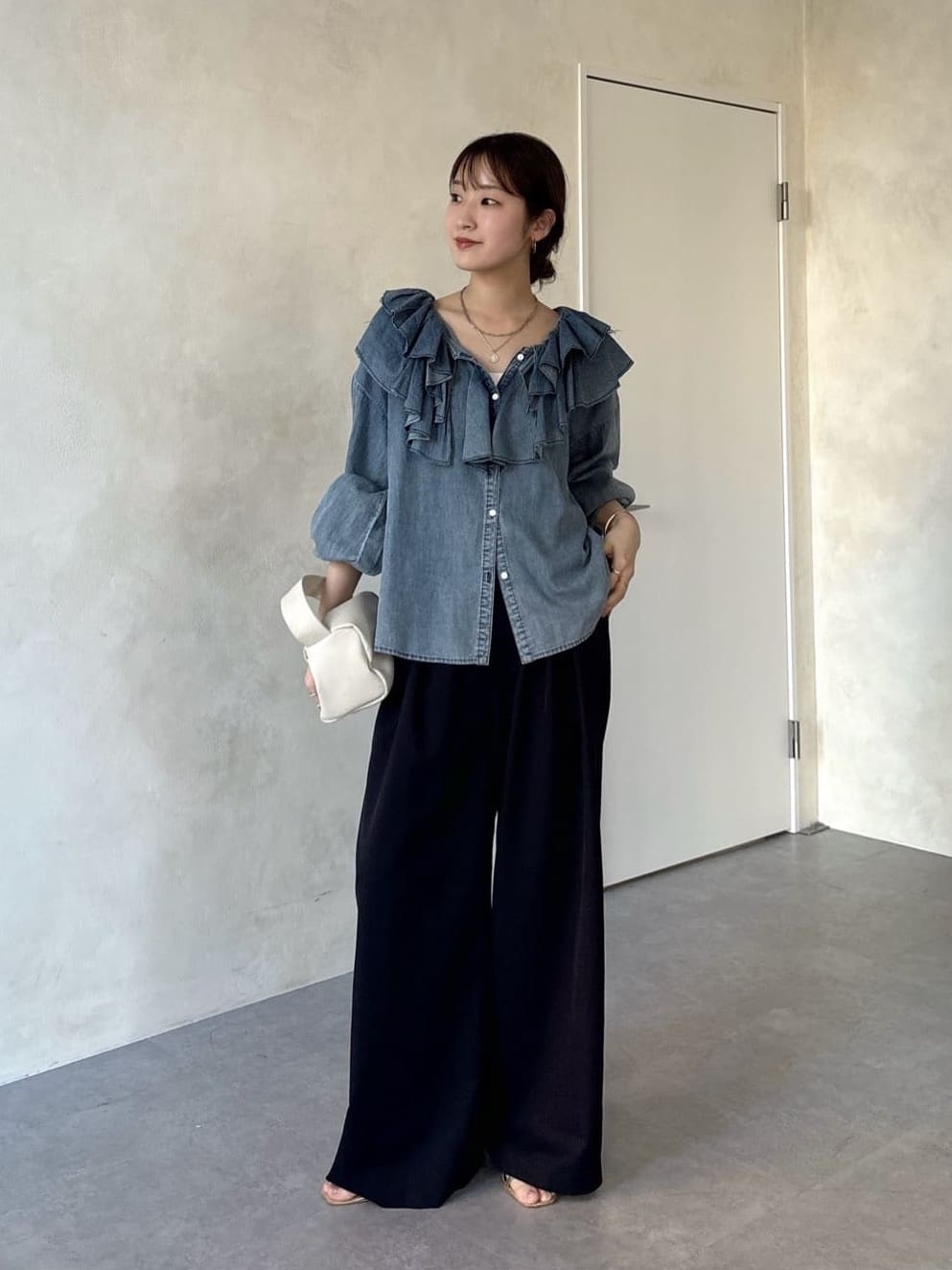 DOUDOU | ライトデニムフリルブラウス | Rakuten Fashion(楽天