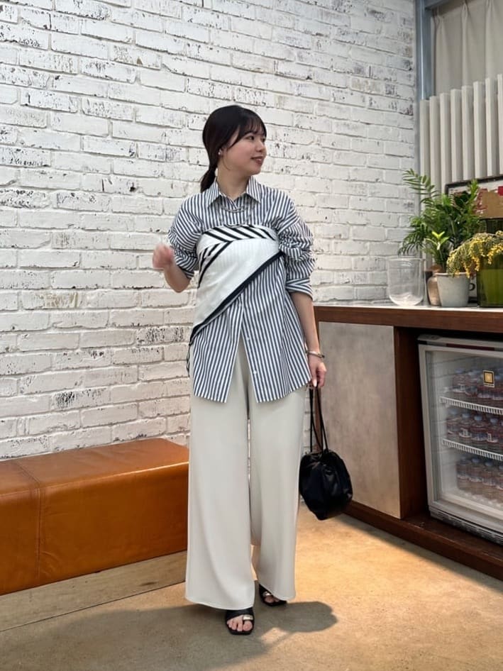 GALLARDAGALANTEの【MANAKAコラボ】スカーフセットシャツを使ったコーディネートを紹介します。｜Rakuten Fashion(楽天ファッション／旧楽天ブランドアベニュー)6950470