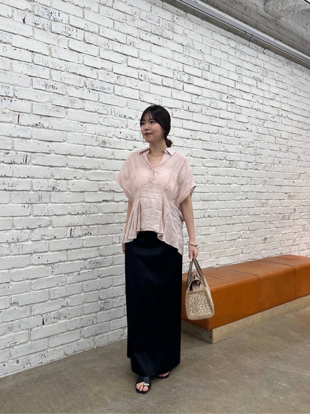 GALLARDAGALANTEのハーフスリーブウエストシェイプシャツを使ったコーディネートを紹介します。｜Rakuten Fashion(楽天ファッション／旧楽天ブランドアベニュー)6950489
