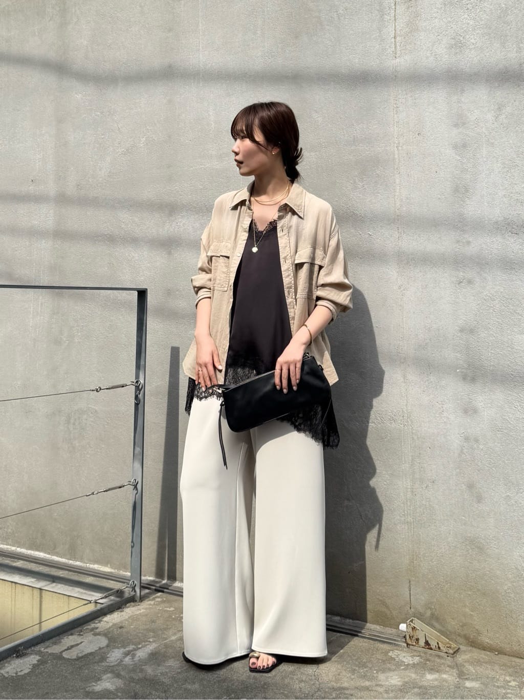 GALLARDAGALANTEの【驚くほど軽い!】シアーデニムシャツを使ったコーディネートを紹介します。｜Rakuten Fashion(楽天ファッション／旧楽天ブランドアベニュー)6950578