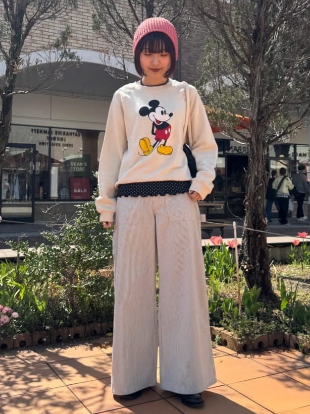 FREAK’S STOREの【MICKEY MOUSE】ヴィンテージライク プリントスウェットを使ったコーディネートを紹介します。｜Rakuten Fashion(楽天ファッション／旧楽天ブランドアベニュー)6955176