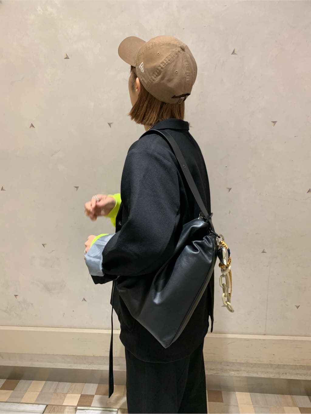 ear PAPILLONNERの《SNS総再生数800万突破!本革/軽量》2WAYレザーショルダーバッグを使ったコーディネートを紹介します。｜Rakuten Fashion(楽天ファッション／旧楽天ブランドアベニュー)6962245