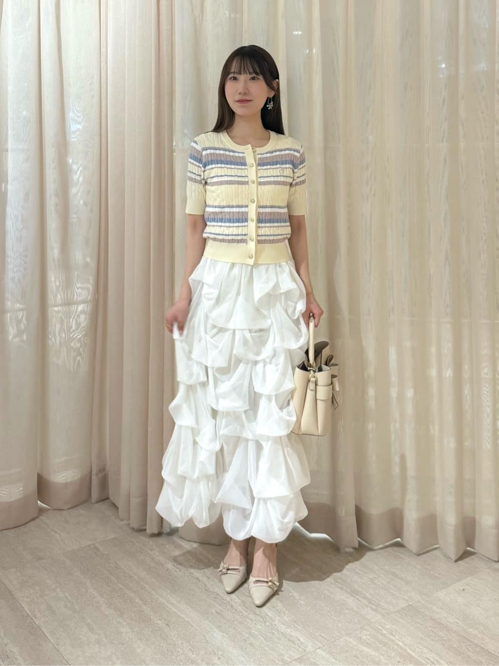 PROPORTION ＜山内ともなさんコラボ＞タックバルーンスカート ホワイト 山内ともなさんコラボ＞タックバルーンスカート | PROPORTION BODY