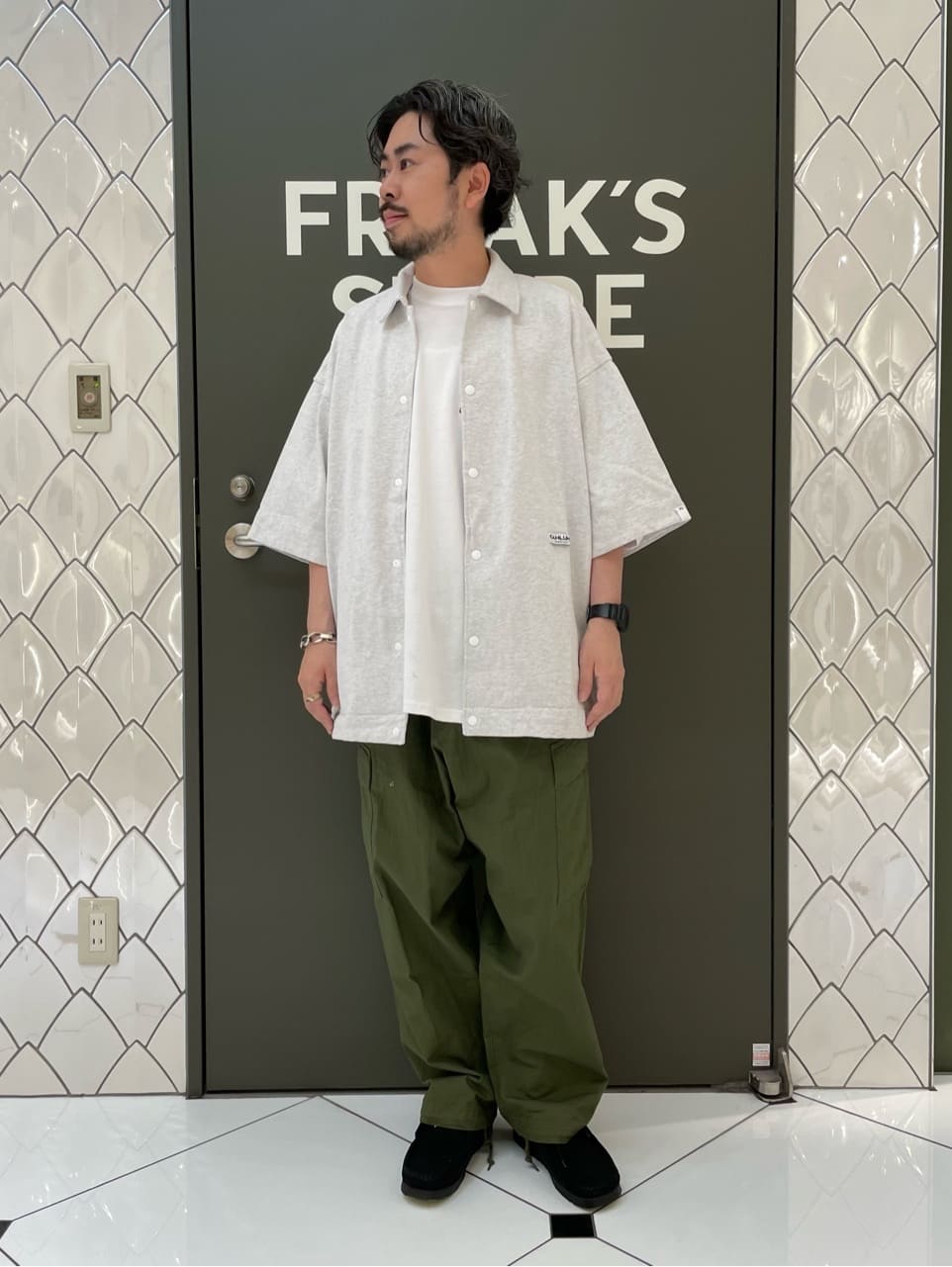 FREAK’S STOREの別注 6POCKET PANTSを使ったコーディネートを紹介します。｜Rakuten Fashion(楽天ファッション／旧楽天ブランドアベニュー)6966827