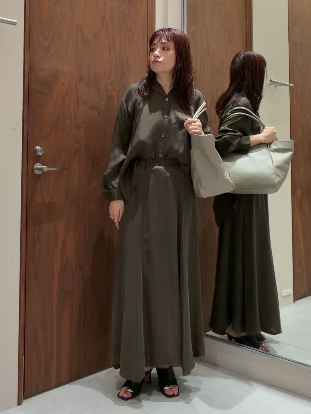 GALLARDAGALANTEの【洗練ブラウス】【2way】キュプラブラウスを使ったコーディネートを紹介します。｜Rakuten Fashion(楽天ファッション／旧楽天ブランドアベニュー)6967306