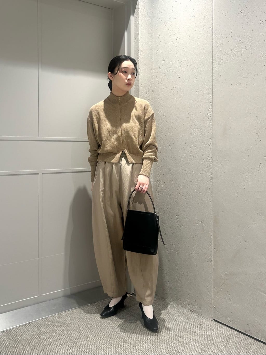 【conte】　シルク混ハイネックジップアップカーディガン　ベージュ conte】 シルク混ハイネックジップアップカーディガン ベージュ - メルカリ